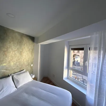 Vi Dos Junto A Plaza Mayor