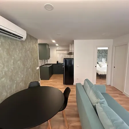 Vi Dos Junto A Plaza Mayor *