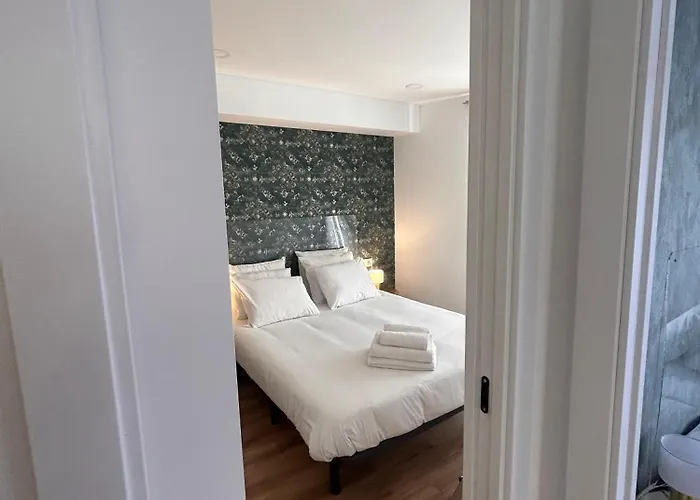 Vi Dos Junto A Plaza Mayor *